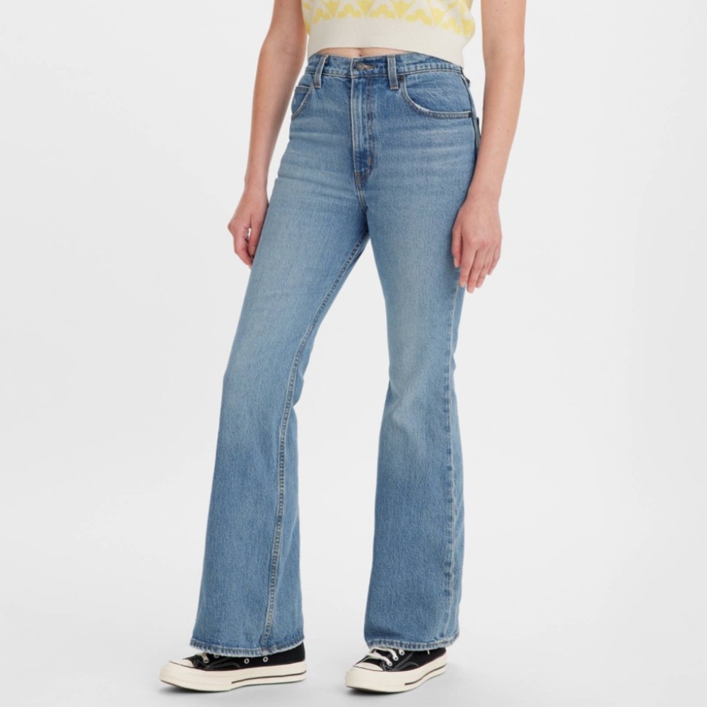 Levi’s 70’s High Flare Jeans in Blue Medium Wash Size 29 Frayed Hems